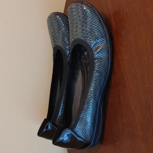 Walking Cradles Alias Patent Leather Snake Skin‎ Patterned Flats 10W